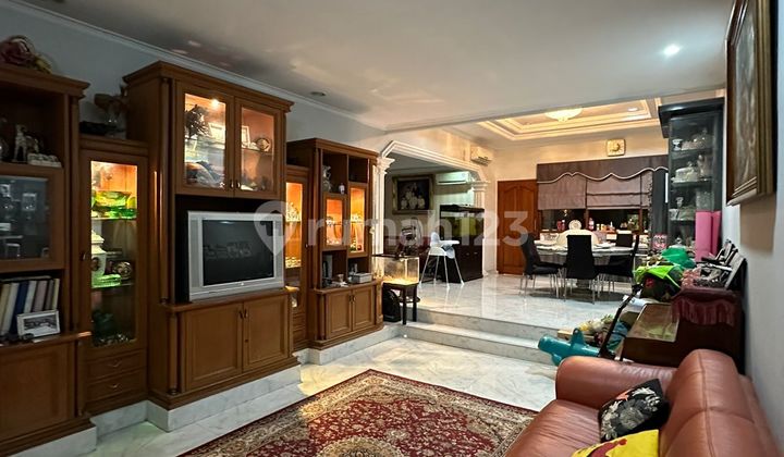 Hook House in the Elite Area of Pulomas, East Jakarta 2