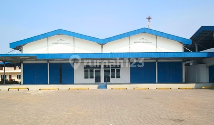 Nice warehouse with an office, close access to Cakung Toll Gate. East Jakarta. Very strategic location to Pulogadung, Kelapa Gading Toll, Cakung Outer Ring Road, Airport Toll, and Tj Priok Port. Nice warehouse with an office, close access to Cakung Toll Gate. East Jakarta. Very strategic location to Pulogadung, Kelapa Gading Toll, Cakung Outer Ring Road, Airport Toll, and Tj Priok Port.