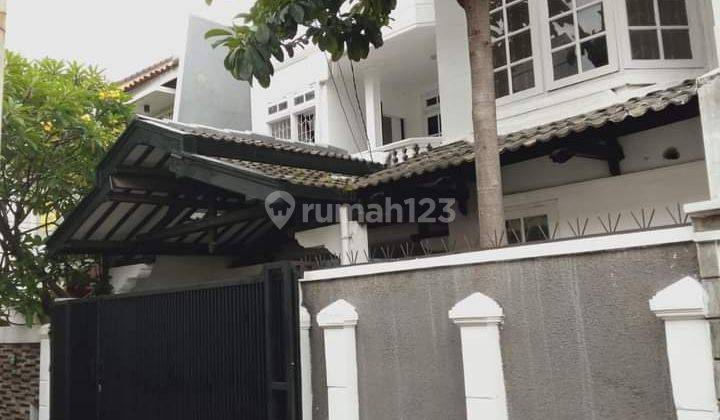 Disewa Rumah 2,5 lantai. Jalan depan rumah 2 Mobil.  *Jl. Tebet Utar ,Jakarta Selatan 2