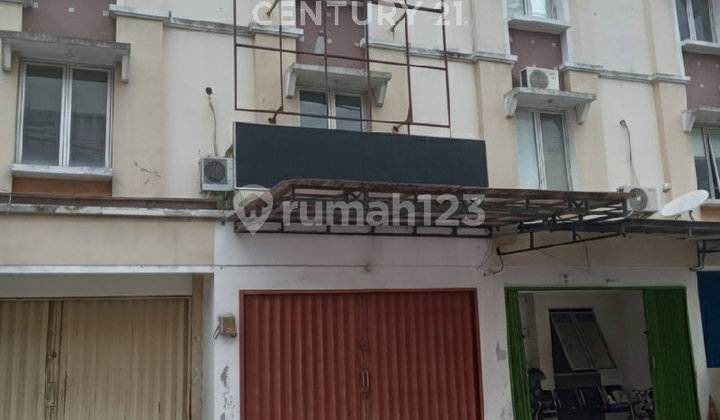 For Immediate Sale: Strategic Shop House Suitable for All Businesses in Harapan Indah For Immediate Sale: Strategic Shop House Suitable for All Businesses in Harapan Indah