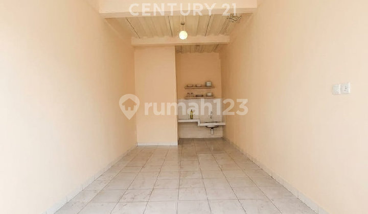 Kios for Business for Rent in a Crowded Location at Pejuang, Bekasi 2