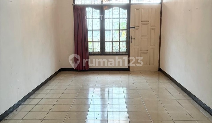 Hook Plot House in DKI on Pondok Kelapa Street, East Jakarta 2