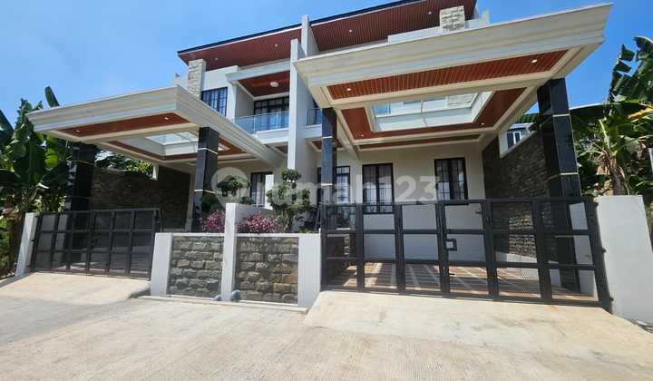 DIJUAL RUMAH BARU GRESS DENGAN KOLAM RENANG PASADENA SEMARANG 2 LANTAI 1