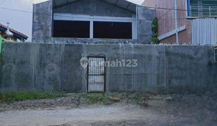 DISEWAKAN GUDANG 1/2 JADI LANTAI KERAMIK DAERAH GENUK SEMARANG AKSES KONTAINER 1