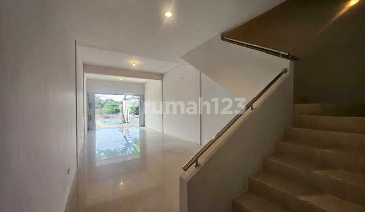 Disewakan Ruko Bagus 3 Lantai Parkir Luas di Semarang Atas 2