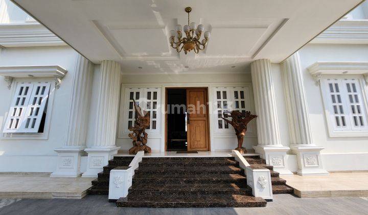 Rumah bak istana model American Classic di BSB City Semarang 2