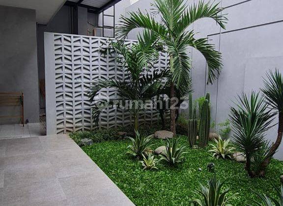 tampak depan rumah baru gress plus furnished