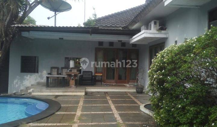 Rumah Semarang Atas Dengan Kolam Renang Dan Carport 5 Mobil 1