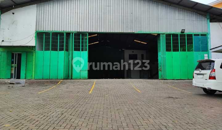 Warehouse for rent, not within an industrial area, located in West Semarang.