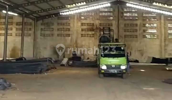 Gudang di Woltermonginsidi Semarang Bisa Akses Kontainer 2