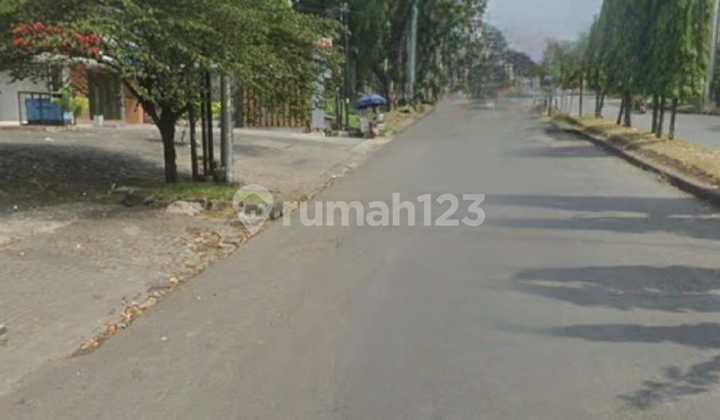 FOR RENT: SHOPHOUSE WITH SPACIOUS PARKING AND CONTAINER ACCESS IN WEST SEMARANG 2