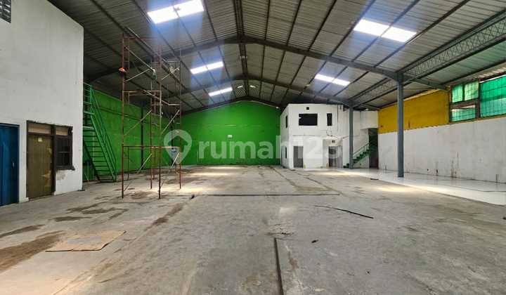 Warehouse for rent, not within an industrial area, located in West Semarang. 2