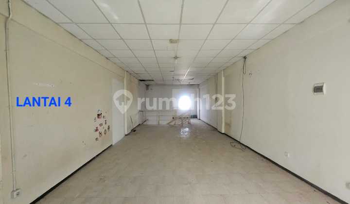 Disewakan Ruko 3,5 Lantai Parkir Luas Tengah Kota Semarang 2
