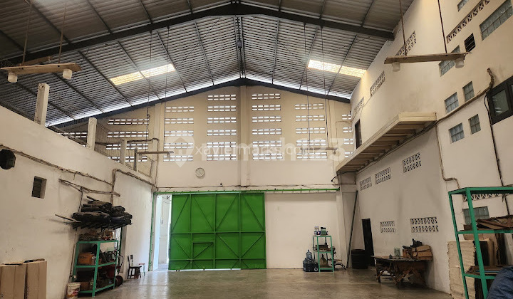 WAREHOUSE 3000M2 WIDE IN GENUK SEMARANG WITH OFFICE SPACE, LIVING QUARTERS, POSSATPAM. 2