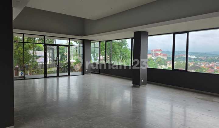 For Rent: 3-Story Commercial Building with Spacious Parking in Upper Semarang