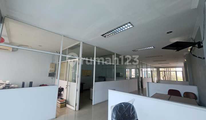 Bangunan Kantor Jalan Utama Tengah Kota Semarang 2