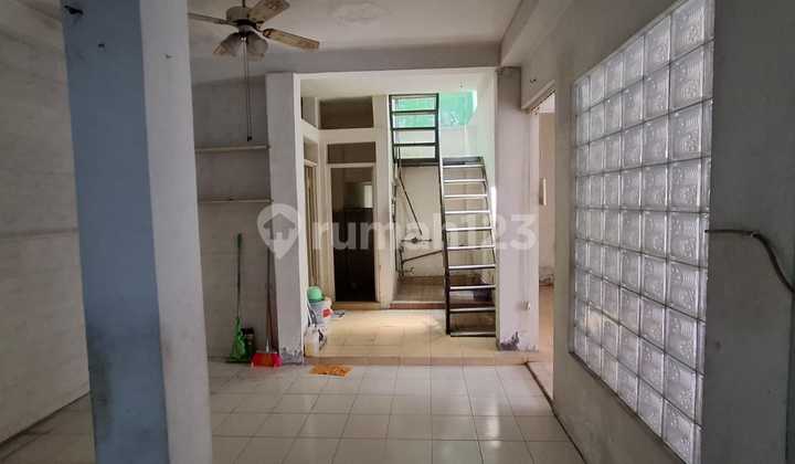 FOR SALE OLD BUILDING HOUSE IN PEDURUNGAN AREA, SEMARANG 2