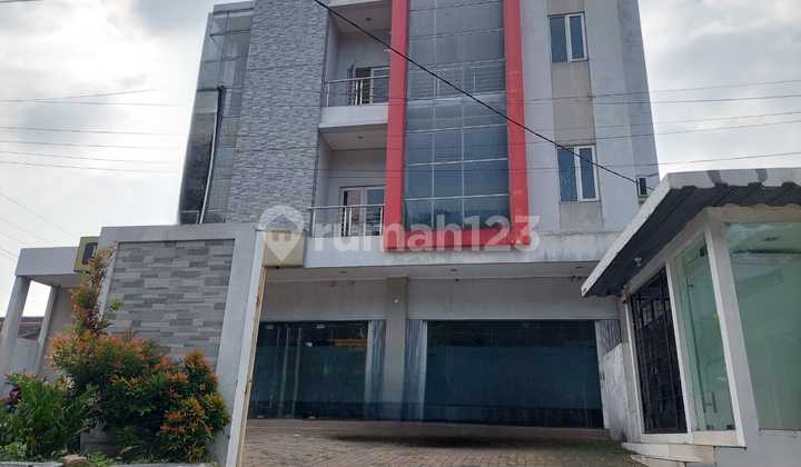 Disewakan Ruko Besar 3 Lantai Parkir Luas di Semarang Atas 1