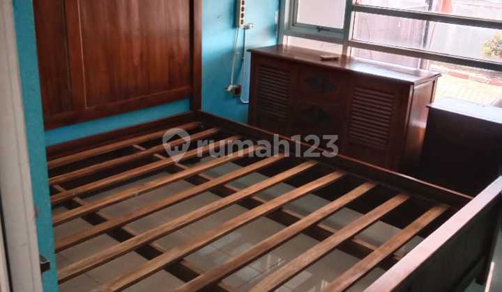 DISEWAKAN RUMAH SEMI FURNISHED BEBAS BANJIR DI SEMARANG BARAT 1,5LANTAI 2