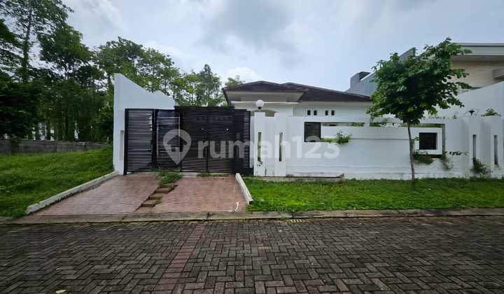Dijual Rumah dengan Halaman Luas di Bsb Semarang