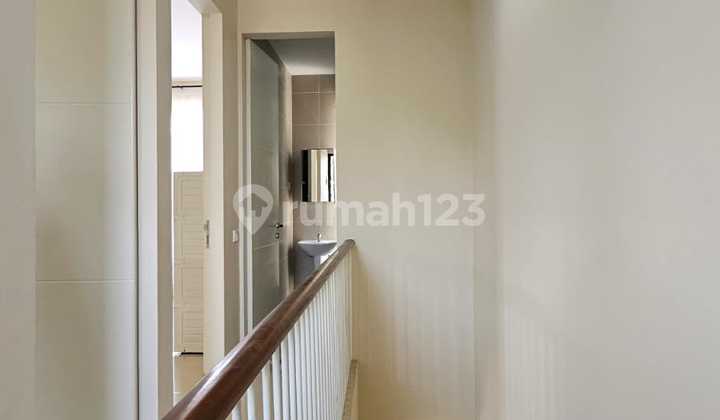 NEW 2-STORY HOUSE HOOK POSITION BUKIT SARI SEMARANG LOCATION SEMI FURNISHED 2