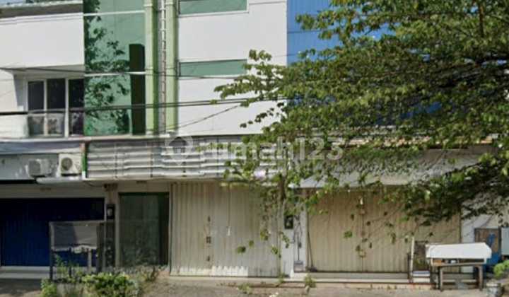FOR RENT: SHOPHOUSE WITH SPACIOUS PARKING AND CONTAINER ACCESS IN WEST SEMARANG 1