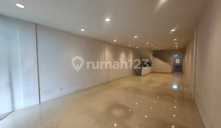 Disewakan Ruko Bagus 3 Lantai Parkir Luas di Semarang Atas 1