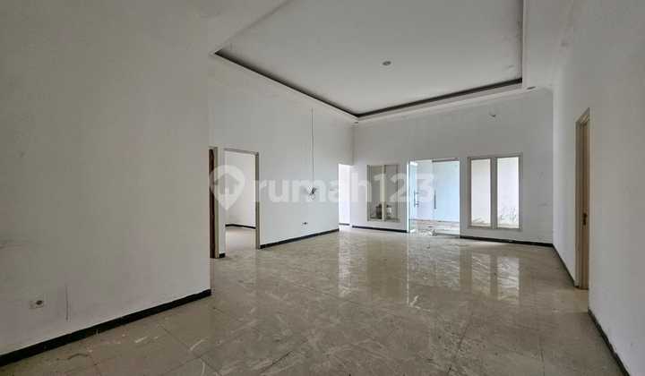 Dijual Rumah dengan Halaman Luas di Bsb Semarang 2