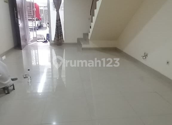 Promo for Renting a 2-Story Minimalist House in West Coast Green Lake City, Available for 2 Years at a Lower Price 1