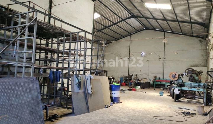 Warehouse for Sale by Bu Dadap in Salembaran, Negotiable Until Deal. Warehouse for Sale by Bu Dadap in Salembaran, Negotiable Until Deal.