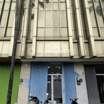 For Sale Cheapest 3.5-Story Shop House at Golf Lake Venice Facing Toll Road, West Jakarta Suitable for Office or Online Business