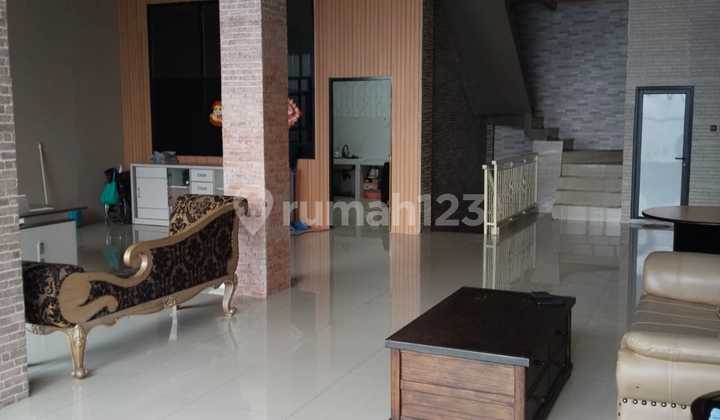 Rent 3 Adjacent Shophouses Combined Into 1 Special Latumenten Grogol Super Strategic Location Suitable for All Businesses