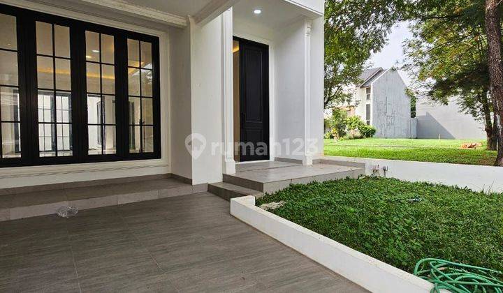 Brand New House Siap Huni Classic Design Lokasi Bagus  2