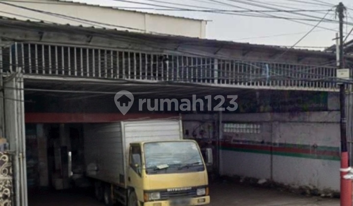 For Rent: 2-Story Shop House in Jatinegara, Formerly a Minimarket, Prime Roadside Location