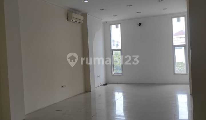 For Rent: 3-Story Shop House in Kelapa Gading, North Jakarta, Near Hybrida Sunter Cakung Sedayu City Culinary Area 2