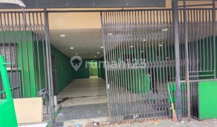 For Rent: 4-Story 640M² Shop House with Lift in Mangga Besar, West Jakarta (Jakbar). Close to Gajah Mada, Hayam Wuruk, Kartini, Pangeran Jayakarta, Tamansari. 2