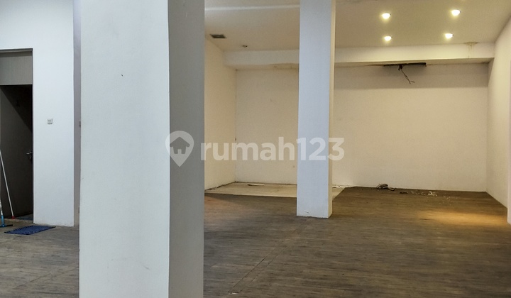 Wide Twin Shophouse for Rent in Juanda, Gambir, Central Jakarta, Near Roxy City, Pecenongan, Gajah Mada, Hayam Wuruk, Tomang, Cideng. 2