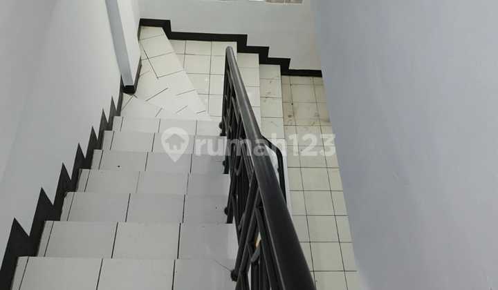 Kemayoran 5-Storey Shop House for Rent, Strategically Located on the Main Road Jl. Galur 2