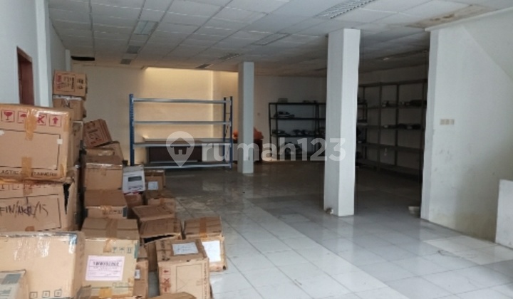 3-Story Connected Shop House for Rent at Duta Merlin Gambir, Petojo Loss Plong, Central Jakarta 2