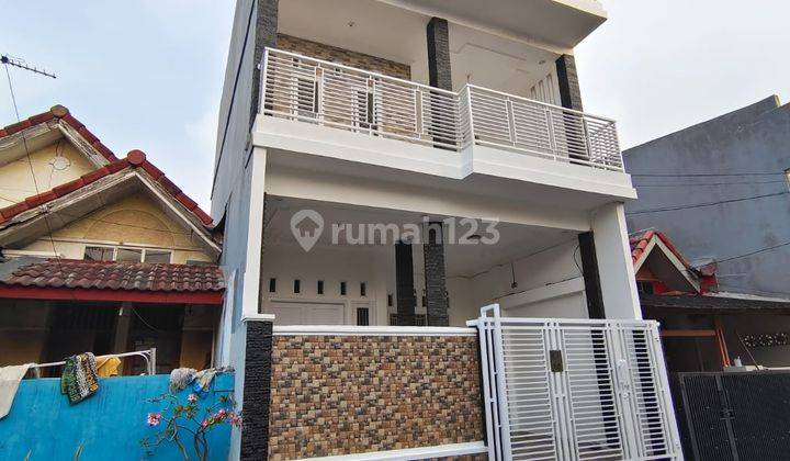 Rumah 3 Lantai Dalam Cluster di Taman Harapan Baru, Bekasi 1