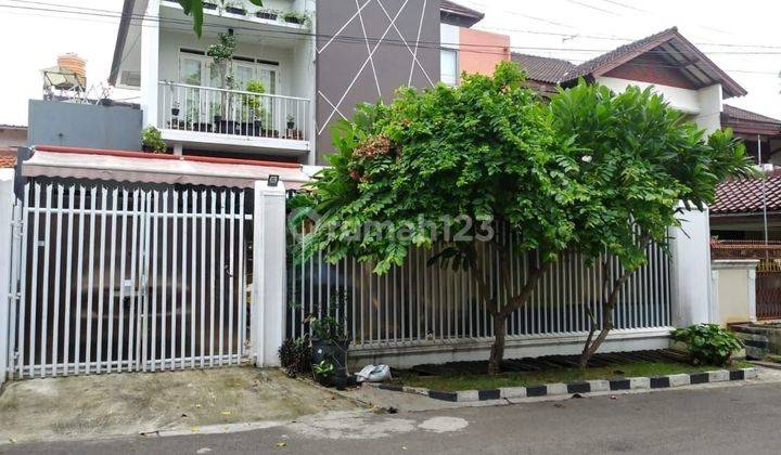 Rumah Cantik 2 Lt Dalam Kompleks di Duren Sawit, Jaktim 1