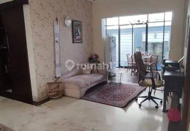 *Dijual Rumah 2 Lantai, ada kolam renang, di Pejaten Barat* 2