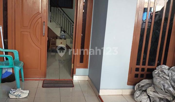 3-Story House in a Complex in Pondok Kelapa, East Jakarta 2