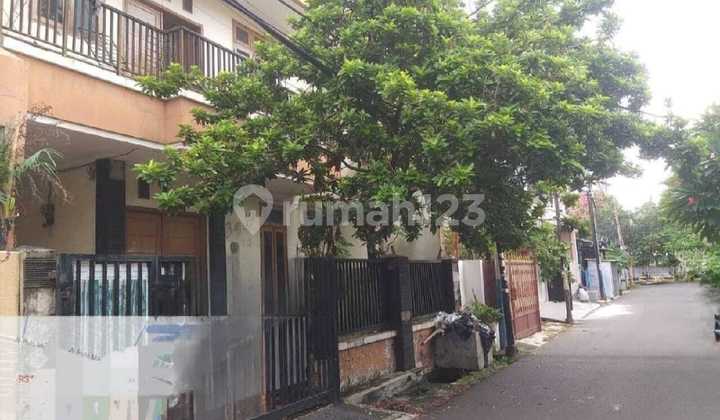 Dijual Rumah 2 Lantai SHM di Pulomas, Jakarta Timur 2