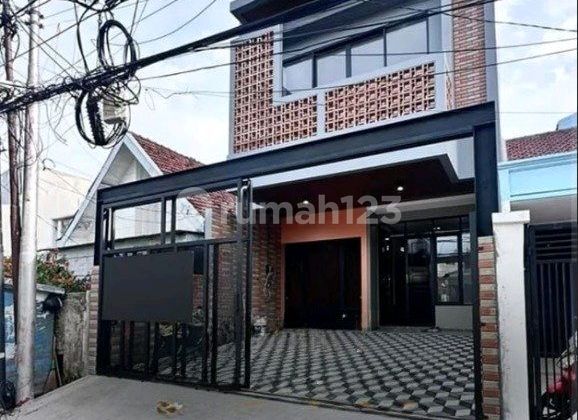 Nice House Ready to Live in West Tebet, South Jakarta
