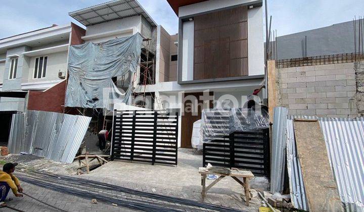 Rumah Modern Tropical Baru di Sutorejo dekat Jl. Mulyosari 1