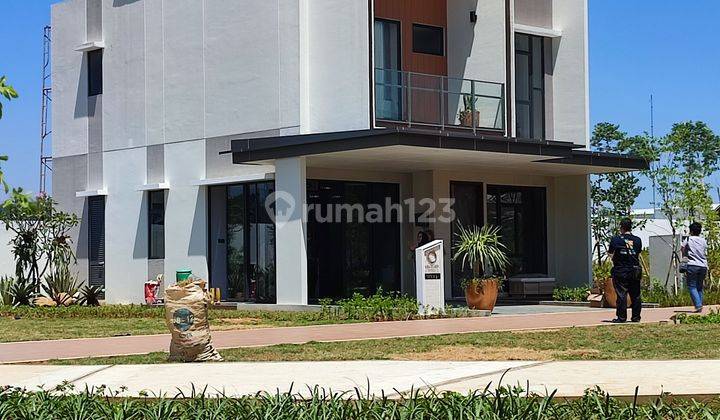 Rumah 2 Lantai modern glass house di Sentul City 2