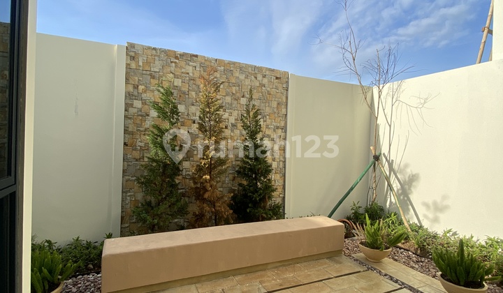 Rumah 2 Lantai yang Mempunyai View Pergunungan