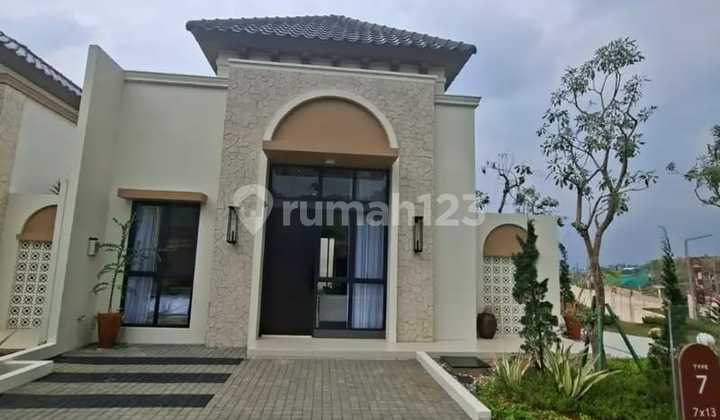 Rumah 2 Lantai Desain Mewah dan Mempunyai View Pegunungan Rumah 2 Lantai Desain Mewah dan Mempunyai View Pegunungan