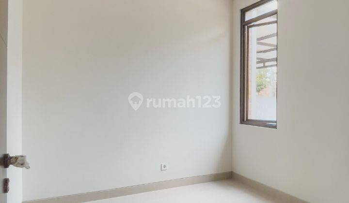 Rumah 2 lantai, bagus siap huni, rumah hadap utara, rumah unfurnish , dan kondisi rumah rapi dan bersih,  lingkungan yang asri,  aman dan nyaman,  lokasi di  cluster mozia BSD 4